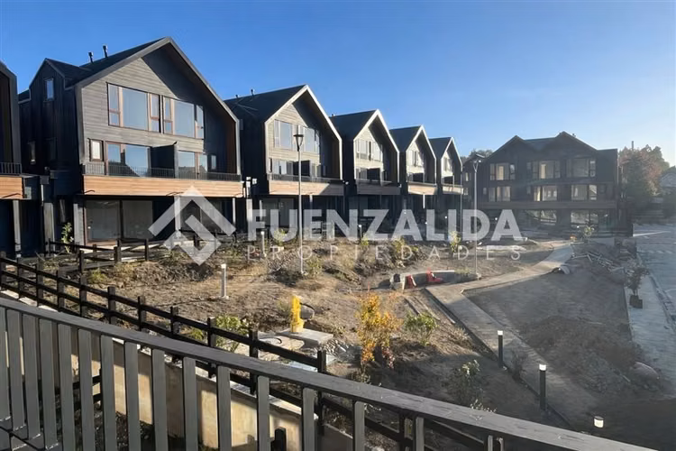 Townhouse Moderno 3D3B Sector Céntrico Puerto Varas