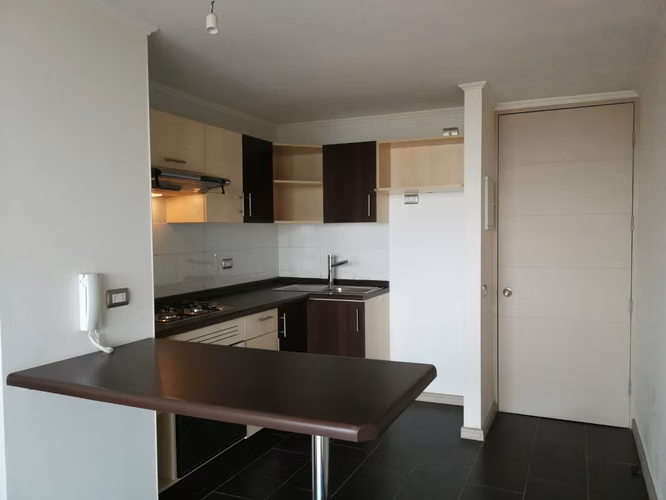 Depto. 45m² con Balcón Panorámico | 5° Piso | Quinta Normal | UF 2.200