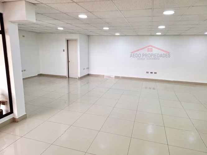 Se Arrienda Espaciosa y Moderna Oficina, pleno centro Ciudad de Quillota