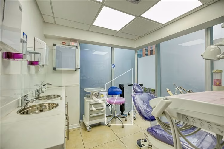 Clínica Dental Full Equipada casi nueva cercana a Estoril