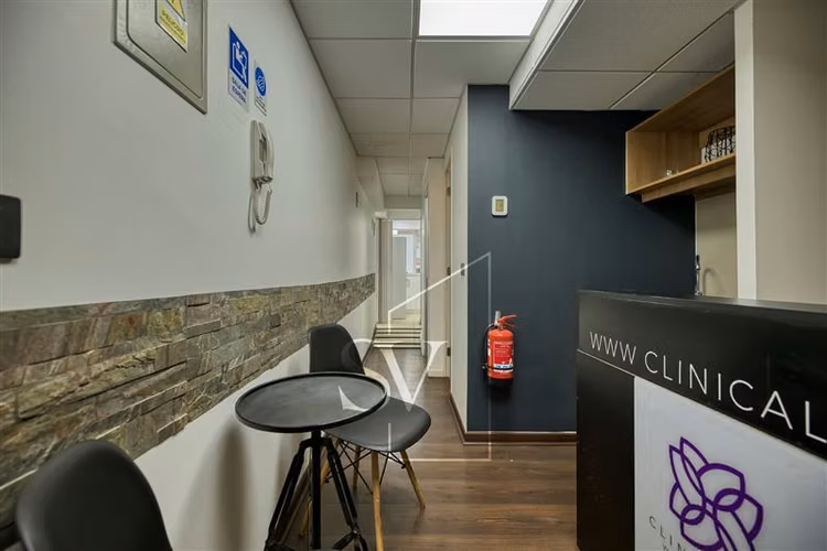 Clínica Dental Full Equipada casi nueva cercana a Estoril