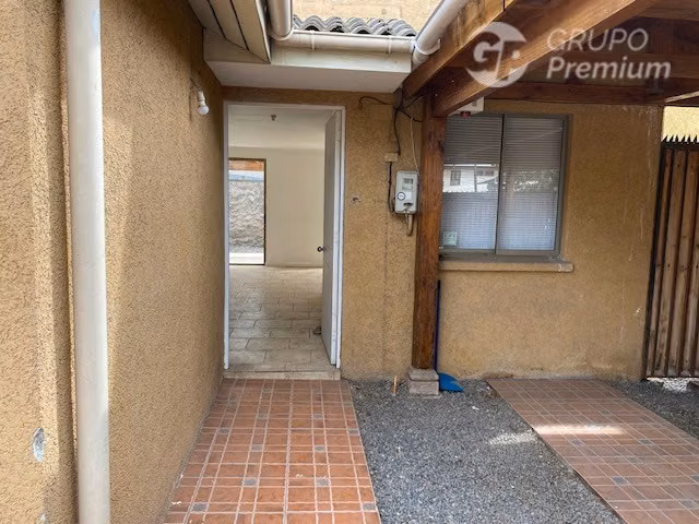 Casa aislada en venta 3D 3B 2E en Peñaflor en av. principal