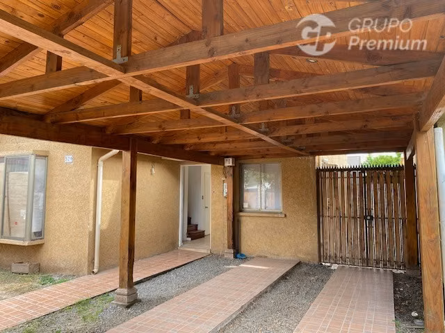 Casa aislada en venta 3D 3B 2E en Peñaflor en av. principal