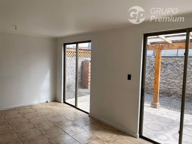 Casa aislada en venta 3D 3B 2E en Peñaflor en av. principal