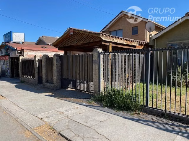 Casa aislada en venta 3D 3B 2E en Peñaflor en av. principal