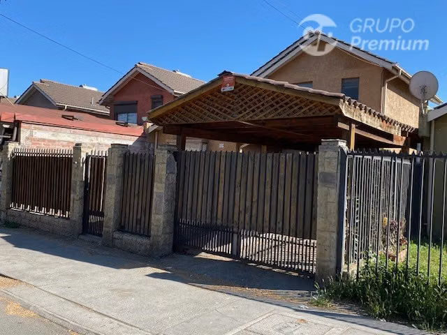 Casa aislada en venta 3D 3B 2E en Peñaflor en av. principal