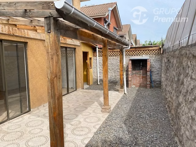 Casa aislada en venta 3D 3B 2E en Peñaflor en av. principal