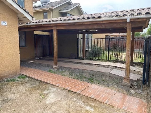 Casa aislada en venta 3D 3B 2E en Peñaflor en av. principal