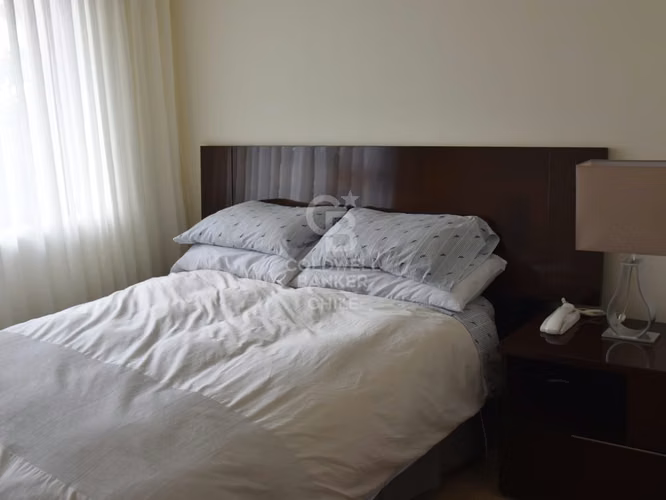Moderno depto. c/jardín privado, céntrico y seguro.