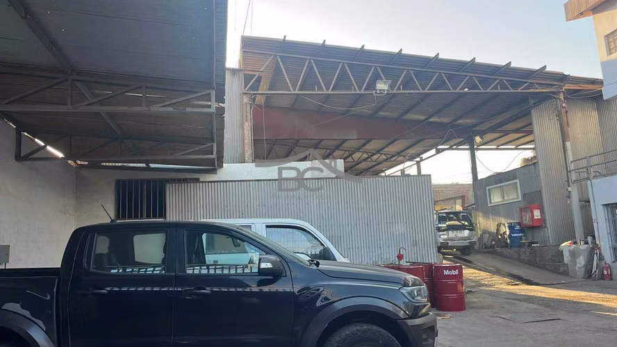 Se arrienda Edificio y galpones 928 m² (158559)