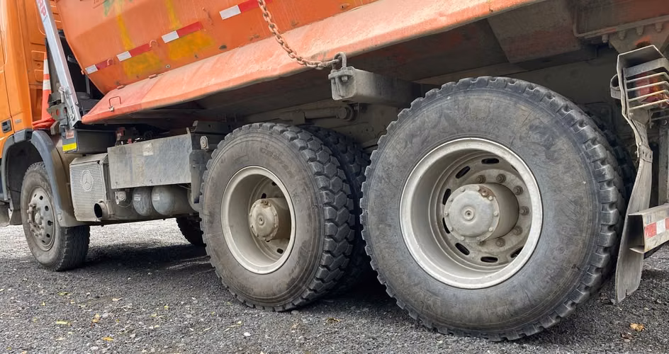 Camión Tolva Mercedes Benz Actros 3336 k 15 m3 6x4 Año ,5 Kms
