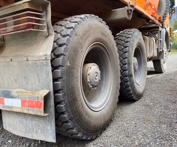 Camión Tolva Mercedes Benz Actros 3336 k 15 m3 6x4 Año ,5 Kms