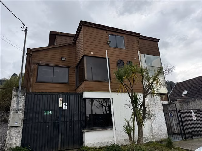 Casa en arriendo de 15 oficinas. en Puerto Montt