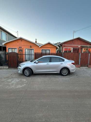 SE VENDE KIA RIO 1.4 2018 FULL