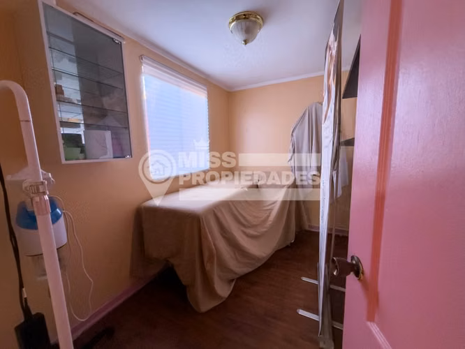 VENDE AMPLIA CASA - EXCELENTE UBICACIÓN Y GRAN METRAJE
