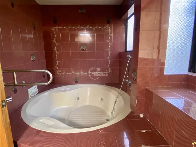 Casa en venta de 5 dorm. en Lo Barnechea