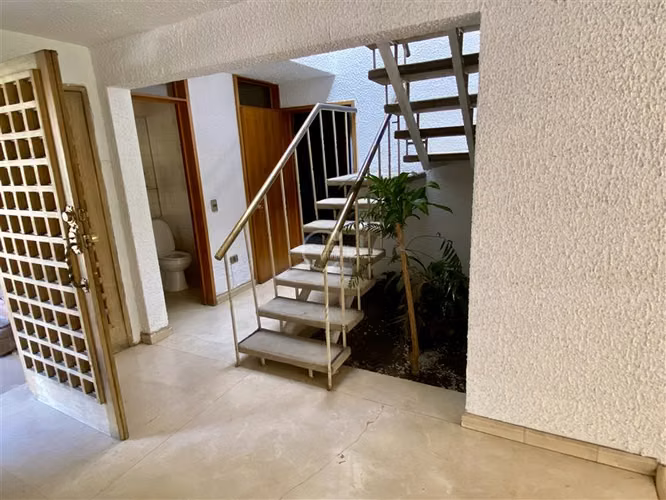 Casa en venta de 5 dorm. en Lo Barnechea