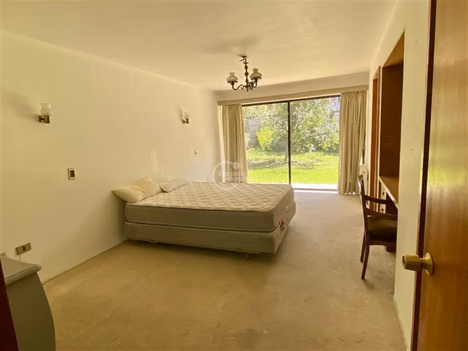 Casa en venta de 5 dorm. en Lo Barnechea