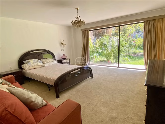 Casa en venta de 5 dorm. en Lo Barnechea