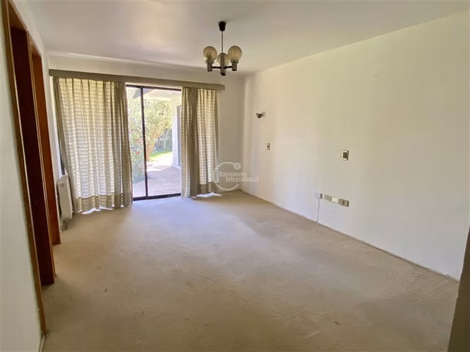 Casa en venta de 5 dorm. en Lo Barnechea