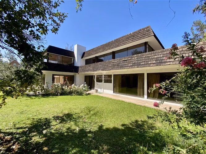 Casa en venta de 5 dorm. en Lo Barnechea