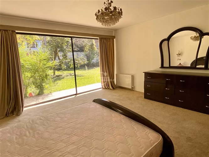 Casa en venta de 5 dorm. en Lo Barnechea