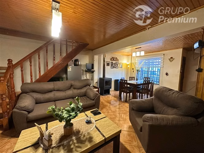 Casa en venta de 5 dorm.Estacionamiento techado en Coronel