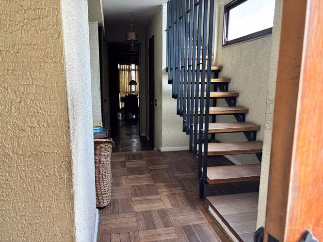 VENTA AMPLIA CASA EN LAS CONDES CERCANA METRO (158596) - Imagen 2
