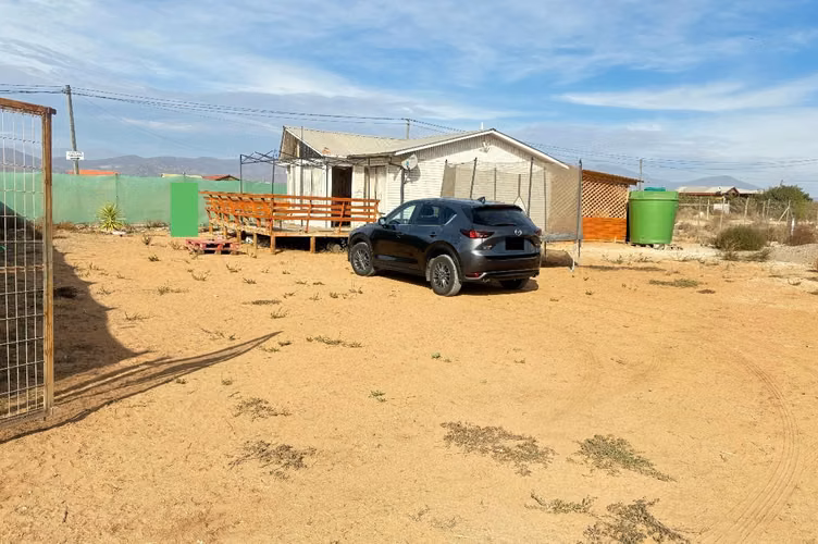 SE VENDE TERRENO CON CASA EN GUANAQUEROS. COQUIMBO.