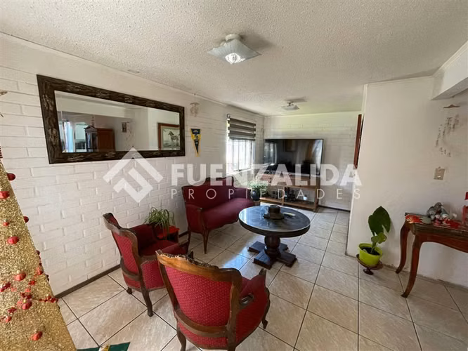 Casa en venta de 4 dorm. en Maipú