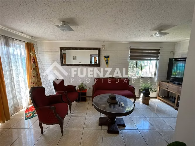 Casa en venta de 4 dorm. en Maipú