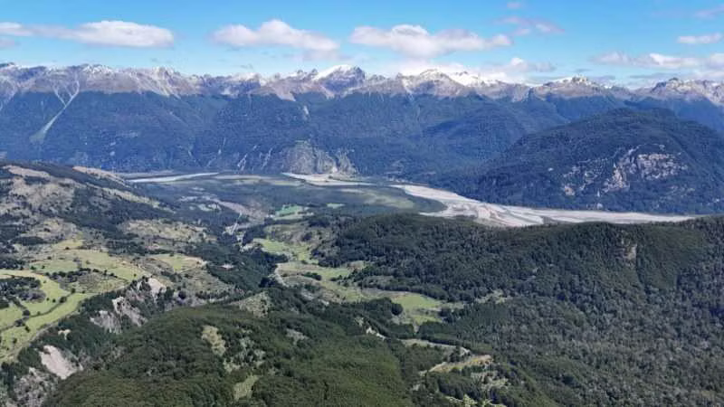 Extenso terreno en Bahia Murta orilla río (158756)