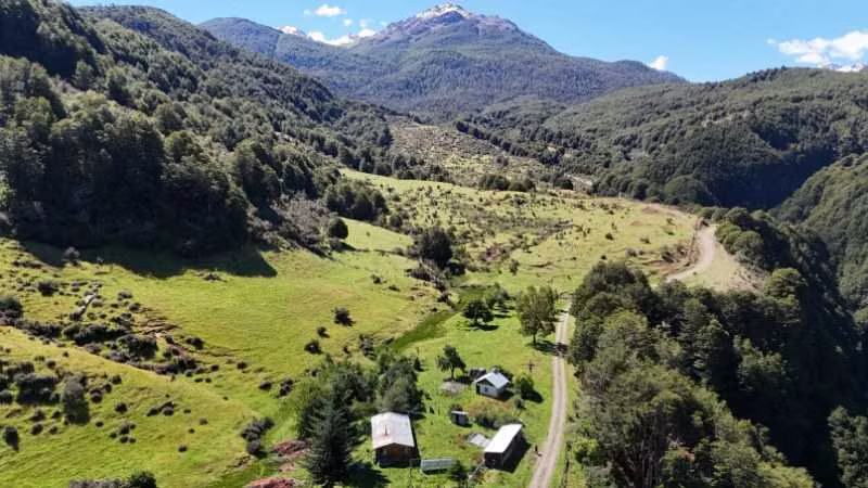 Extenso terreno en Bahia Murta orilla río (158756)