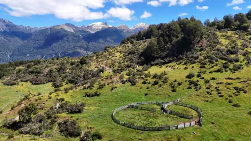 Extenso terreno en Bahia Murta orilla río (158756)