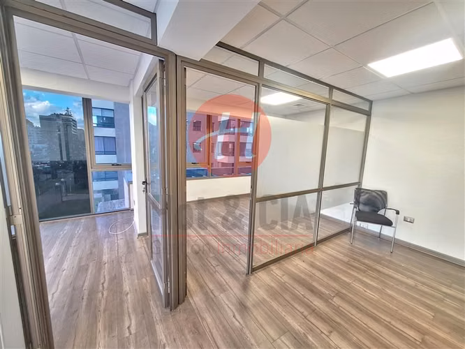 Oficina en venta Edificio Uno-K, Temuco 3 privados + estac