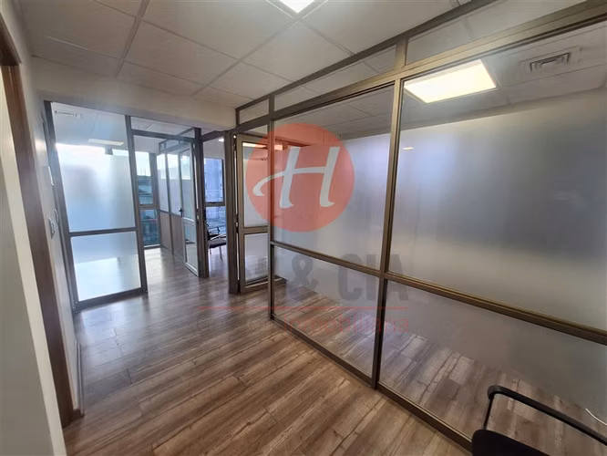 Oficina en venta Edificio Uno-K, Temuco 3 privados + estac