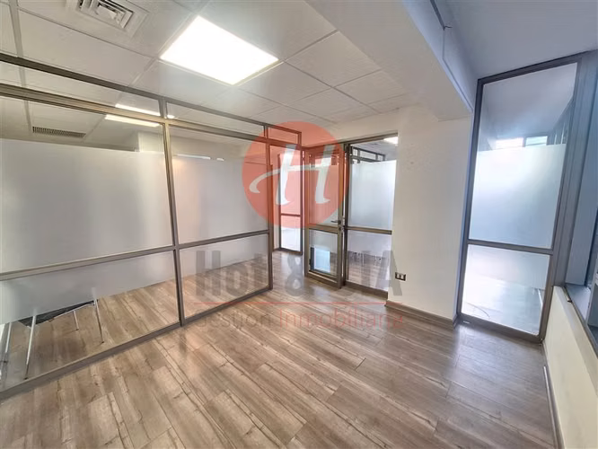 Oficina en venta Edificio Uno-K, Temuco 3 privados + estac