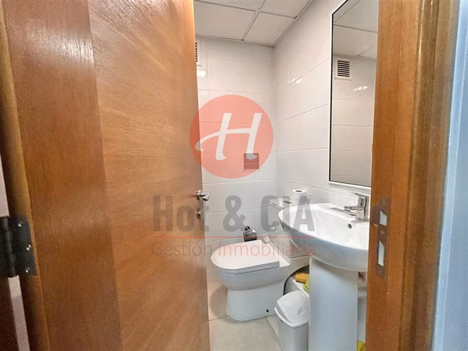 Oficina en venta Edificio Uno-K, Temuco 3 privados + estac