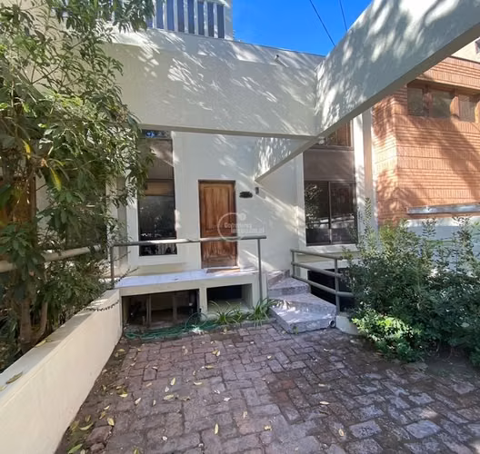 Casa en arriendo de 5 dorm. en Las Condes