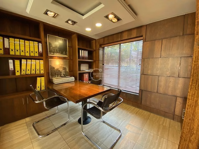 Casa en arriendo de 5 dorm. en Las Condes