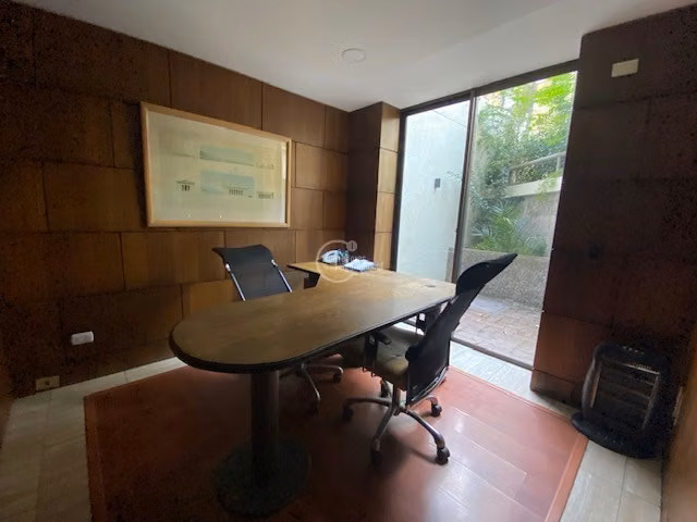 Casa en arriendo de 5 dorm. en Las Condes
