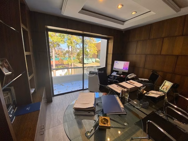 Casa en arriendo de 5 dorm. en Las Condes