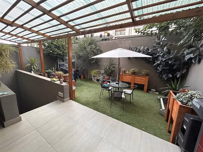 Departamento en venta con patio exclusivo y subterráneo