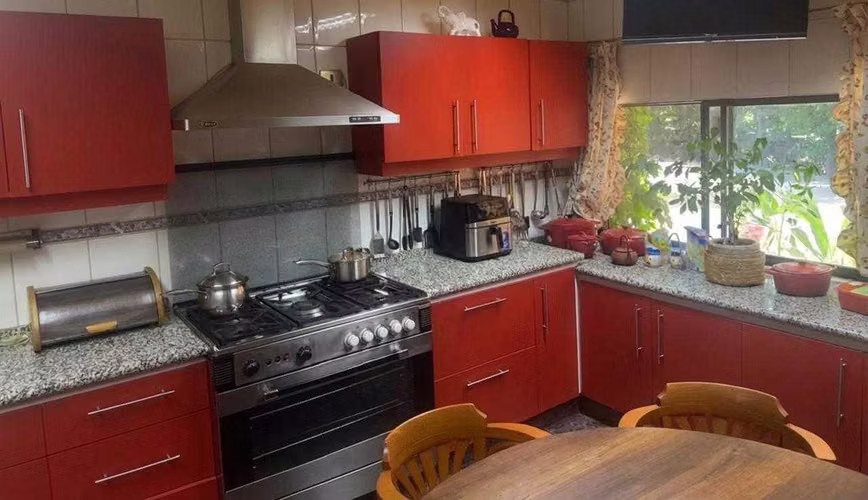 En venta casa y parcela en Pirque (158803)