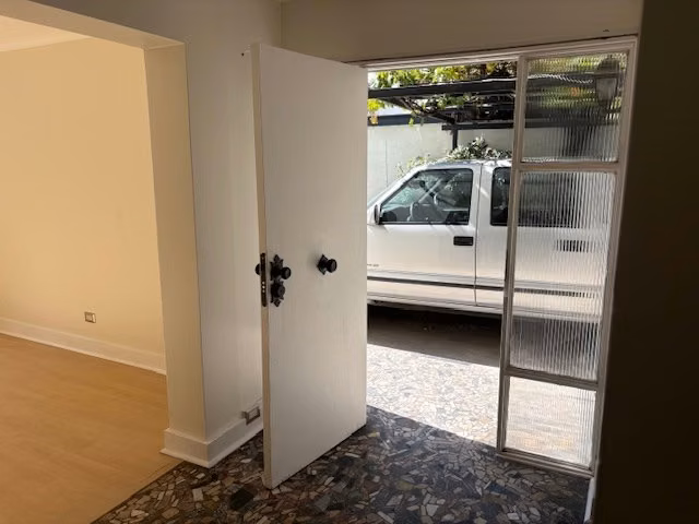 Casa remodelada apta para oficina/luminosa/amplios espacios