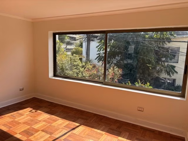 Casa remodelada apta para oficina/luminosa/amplios espacios