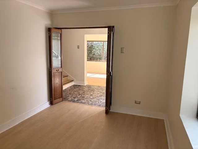 Casa remodelada apta para oficina/luminosa/amplios espacios