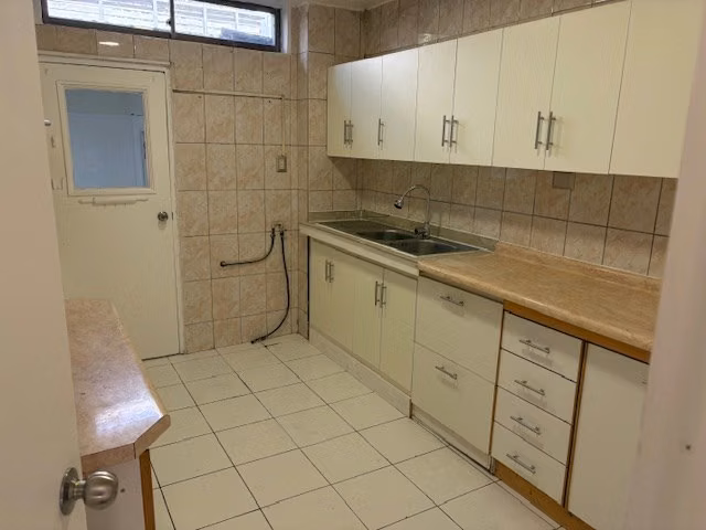 Casa remodelada apta para oficina/luminosa/amplios espacios
