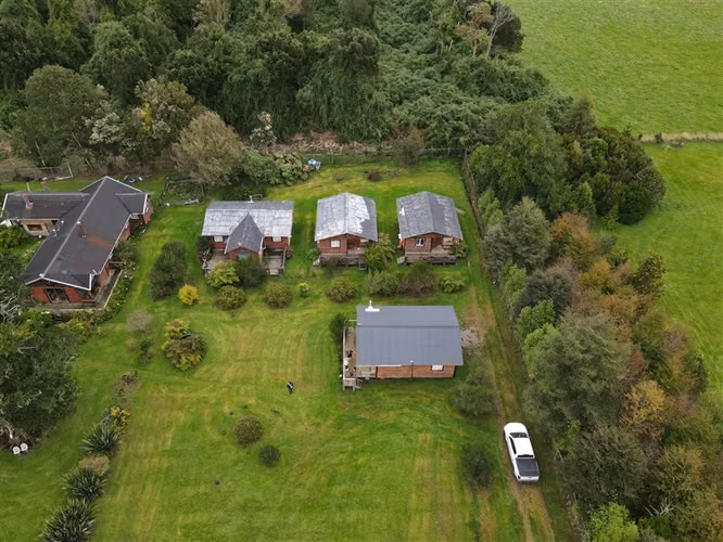 Parcela en venta con 4 cabañas Puerto Varas