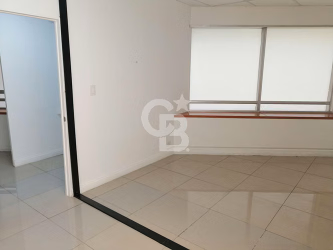 Oficina iluminada de 88m2, aire acondicionado y 4 privados